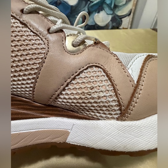 Michael Kors Women's Liv Trainer Wedge Sneakers Sporty Tan Gold Mesh Size 6 - Picture 14 of 15